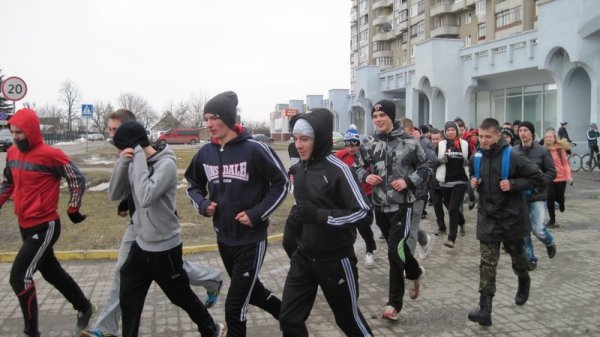 У Луцьку памʼять Шухевича вшанували пробігом. ФОТО